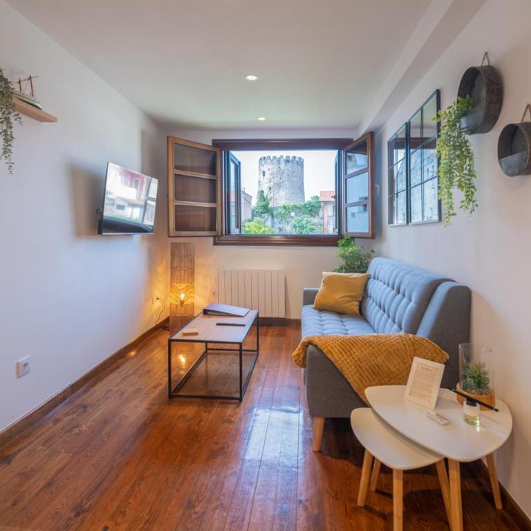 Apartamento histórico en el centro de Llanes, a 2 min a pie de la playa - Two-Bedroom Apartment - 1