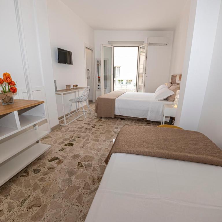 B&B - Le Tre Comari - Camera Tripla Comfort - 8
