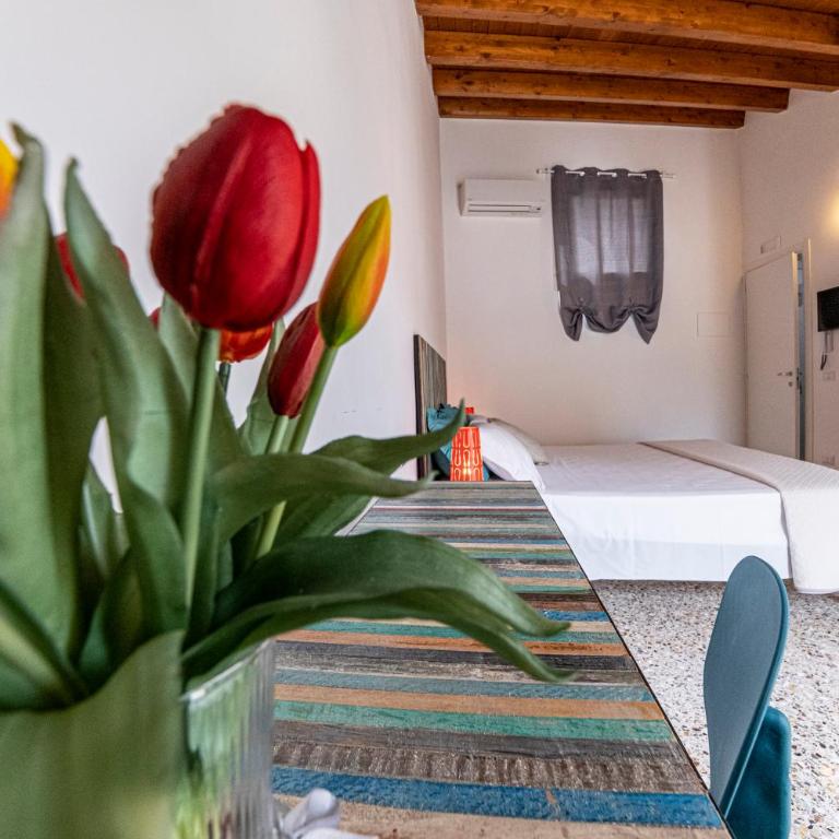 B&B - Le Tre Comari - Camera Matrimoniale con Balcone - 5