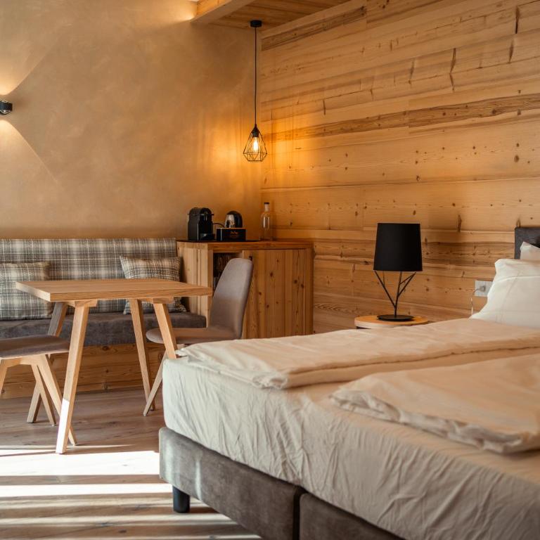 Vivi Suites & Spa - Boutique Guest House Molveno - Habitación Doble Deluxe - 1 o 2 camas - 4