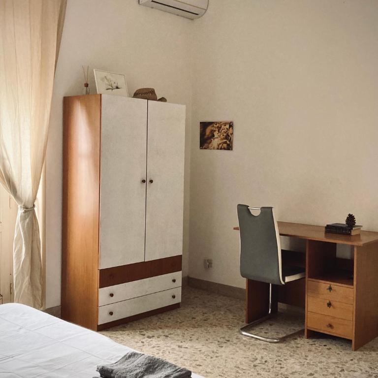 Shared apartment in Catania center. - Single Room with Balcony - 4