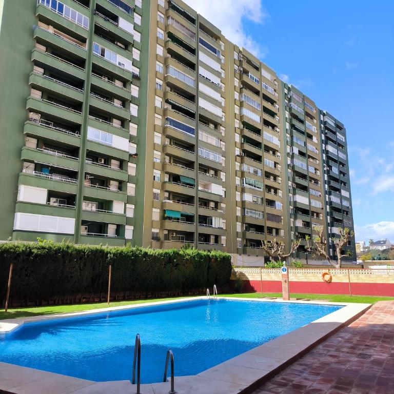 Fuengirola Beach and Holidays - Apartamento de 2 dormitorios - 3
