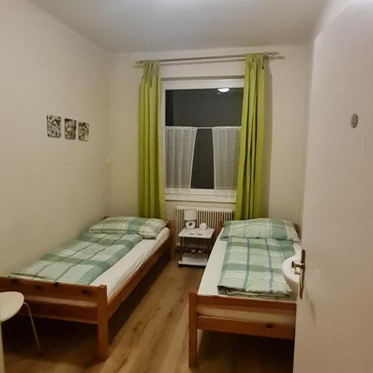 Haus Kolbnitz - Zweibettzimmer mit Gemeinschaftsbad - 1
