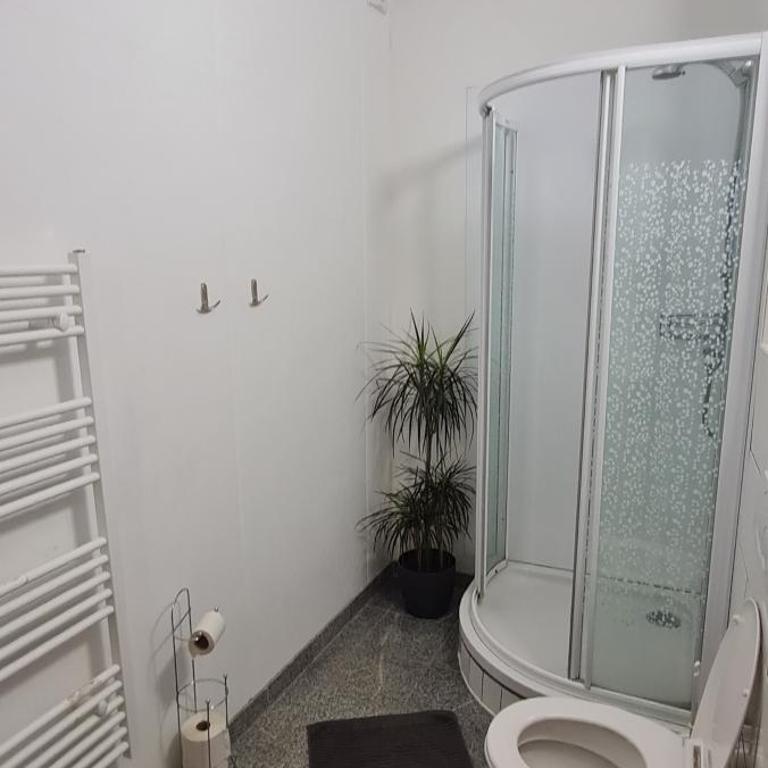 Haus Kolbnitz - Zweibettzimmer mit Gemeinschaftsbad - 2