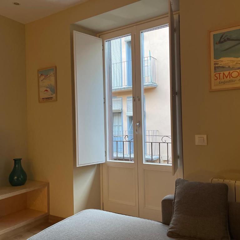 HERITAGE APARTMENTS CERDANYA al carrer Major i parking - Deluxe Apartment mit Balkon und 2 Schlafzimmern - 4
