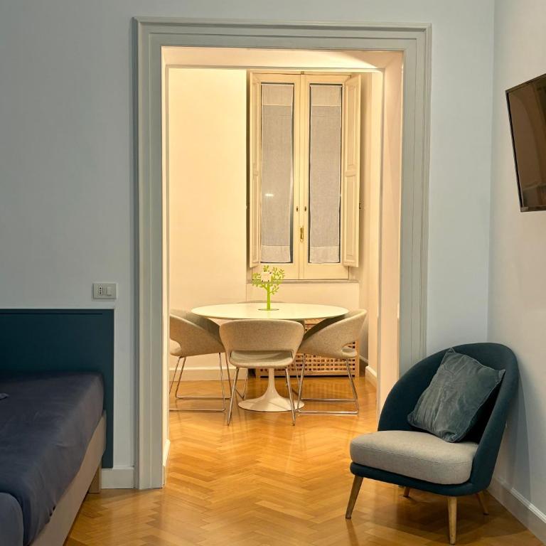 NAPOLIFOREVER ELEGANT APARTMENT Casa Vacanze a Chiaia CENTRO - Appartamento con 2 Camere da Letto - 2
