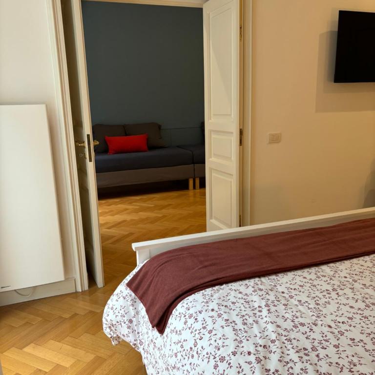 NAPOLIFOREVER ELEGANT APARTMENT Casa Vacanze a Chiaia CENTRO - Appartamento con 2 Camere da Letto - 12