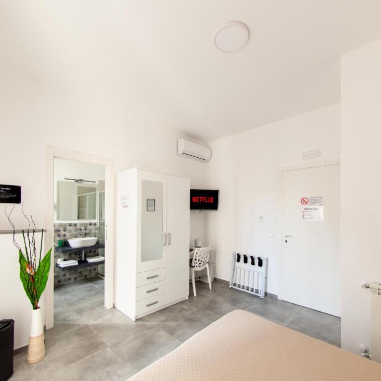 La Spezia Holidays 123 - Double Room with Private Bathroom - 3