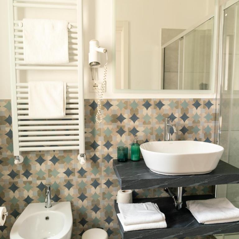 La Spezia Holidays 123 - Double Room with Private Bathroom - 4
