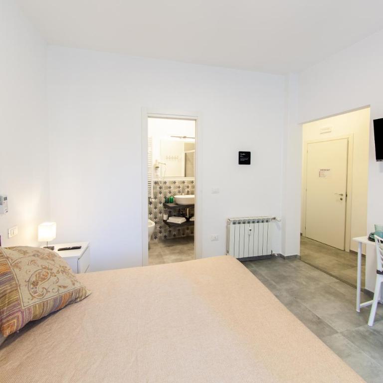 La Spezia Holidays 123 - Double Room with Private Bathroom - 7