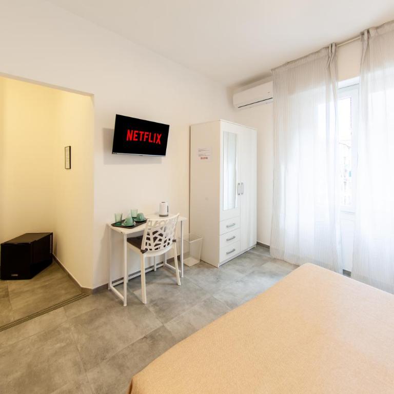 La Spezia Holidays 123 - Double Room with Private Bathroom - 3