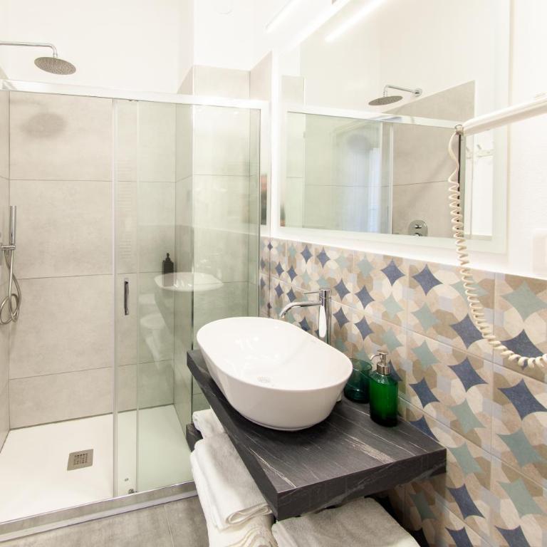 La Spezia Holidays 123 - Triple Room with Private Bathroom - 2