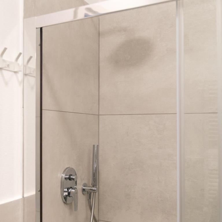 La Spezia Holidays 123 - Triple Room with Private Bathroom - 15