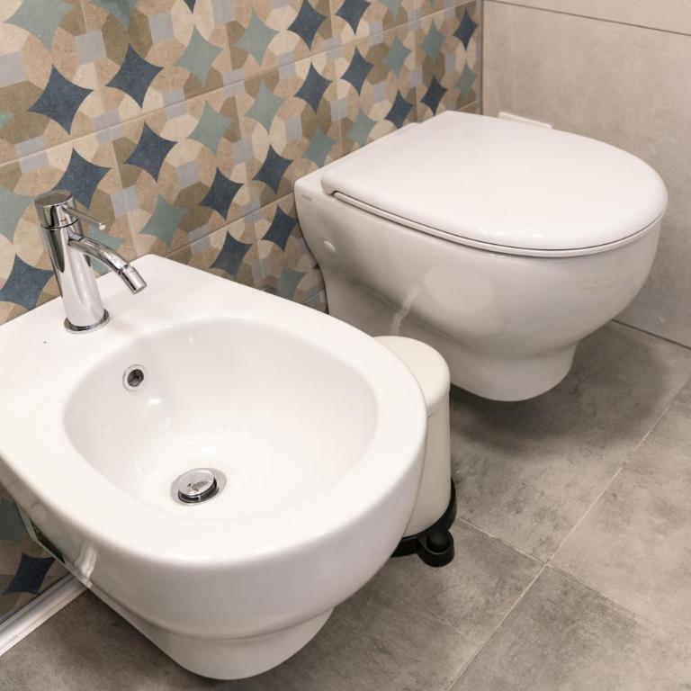 La Spezia Holidays 123 - Triple Room with Private Bathroom - 9