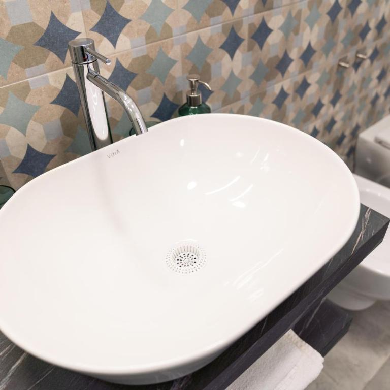 La Spezia Holidays 123 - Triple Room with Private Bathroom - 8