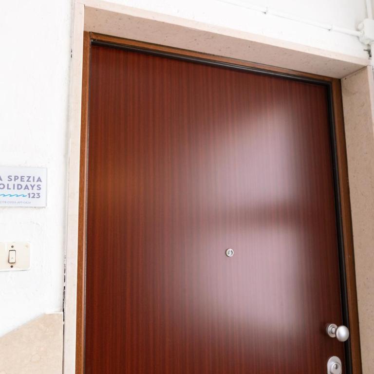 La Spezia Holidays 123 - Double Room with Private Bathroom - 18