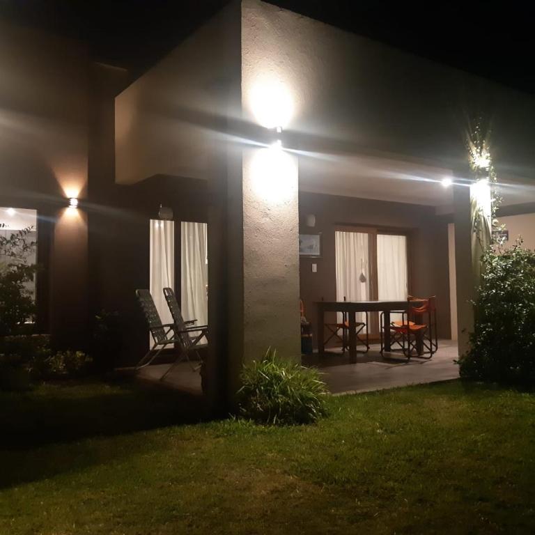 Hermosa casa, calidad y tranquilidad garantizada - Casa de 2 dormitorios - 2