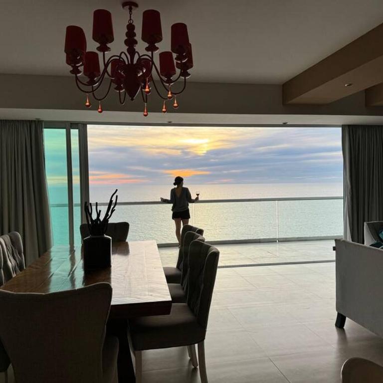 Departamento de Lujo Vista al mar Piso 15 - Three-Bedroom Apartment - 1