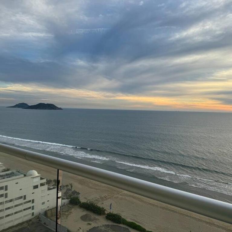 Departamento de Lujo Vista al mar Piso 15 - Three-Bedroom Apartment - 22