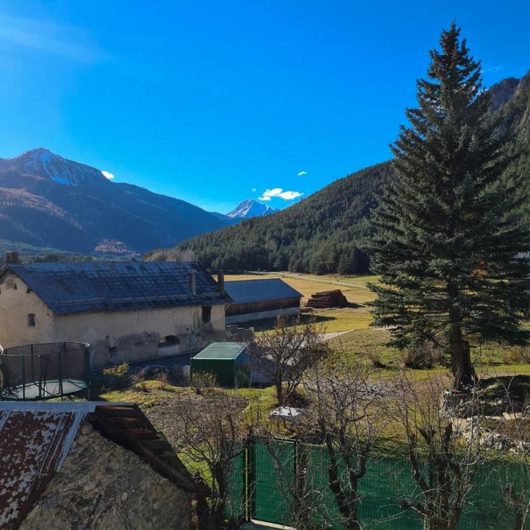 Bed and Breakfast Les Airelles - Chambre Double - Vue sur Montagne - 1