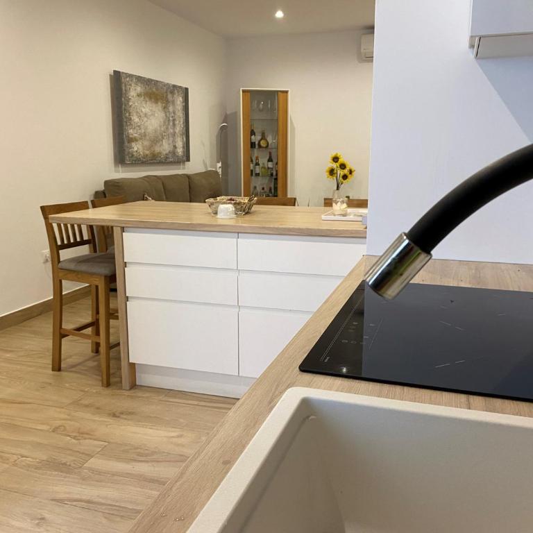 Centrico y Practico piso con entrada independiente - Two-Bedroom Apartment - 8