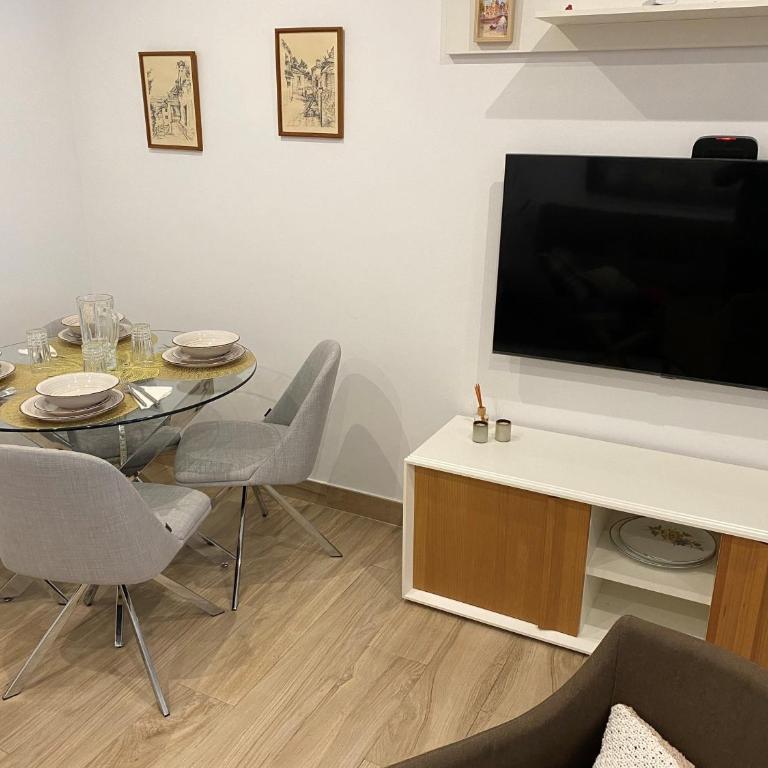 Centrico y Practico piso con entrada independiente - Two-Bedroom Apartment - 10