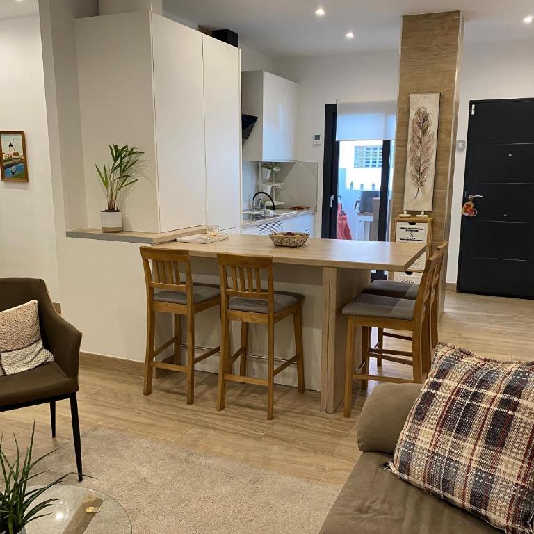 Centrico y Practico piso con entrada independiente - Two-Bedroom Apartment - 5
