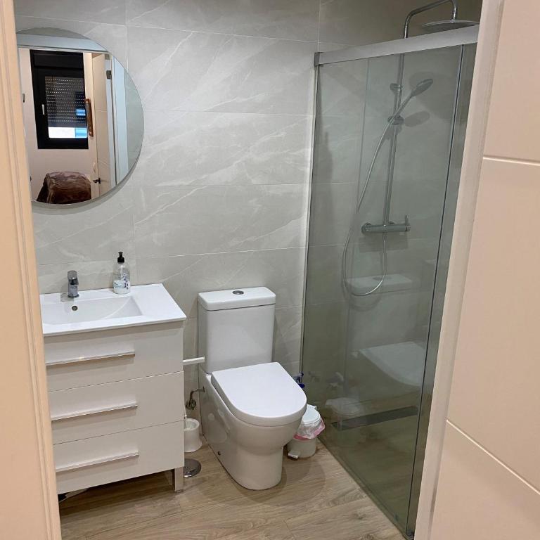 Centrico y Practico piso con entrada independiente - Two-Bedroom Apartment - 22