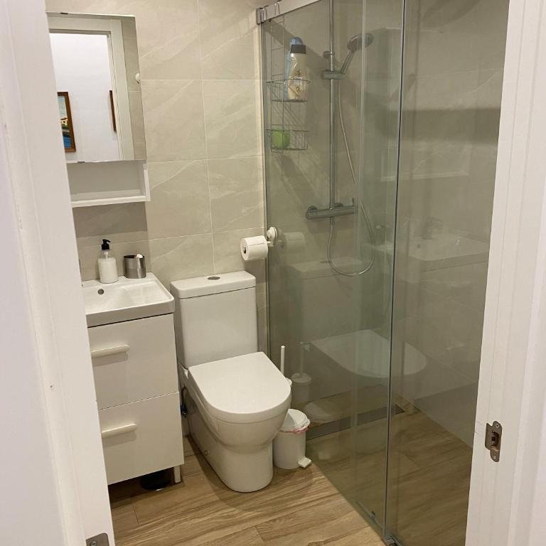 Centrico y Practico piso con entrada independiente - Two-Bedroom Apartment - 17