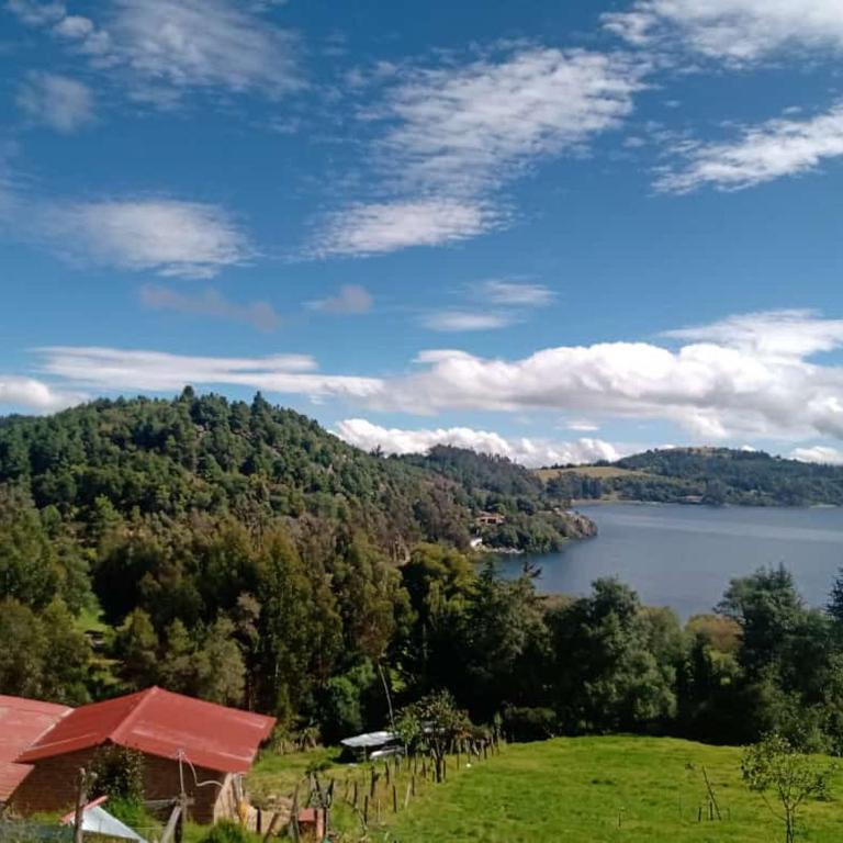 Finca Refugio Guanumen - Habitación Cuádruple con vistas al lago - 8