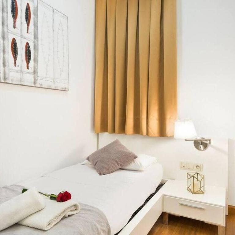 The Collection Barcelona - Central and Elegant 4 Bedroom by Placa Catalunya - Apartment - 4