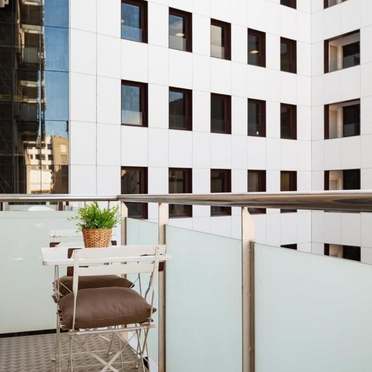 The Collection Barcelona - 3bedroom Duplex with balcony in plaza Cataluña - Apartment - 3