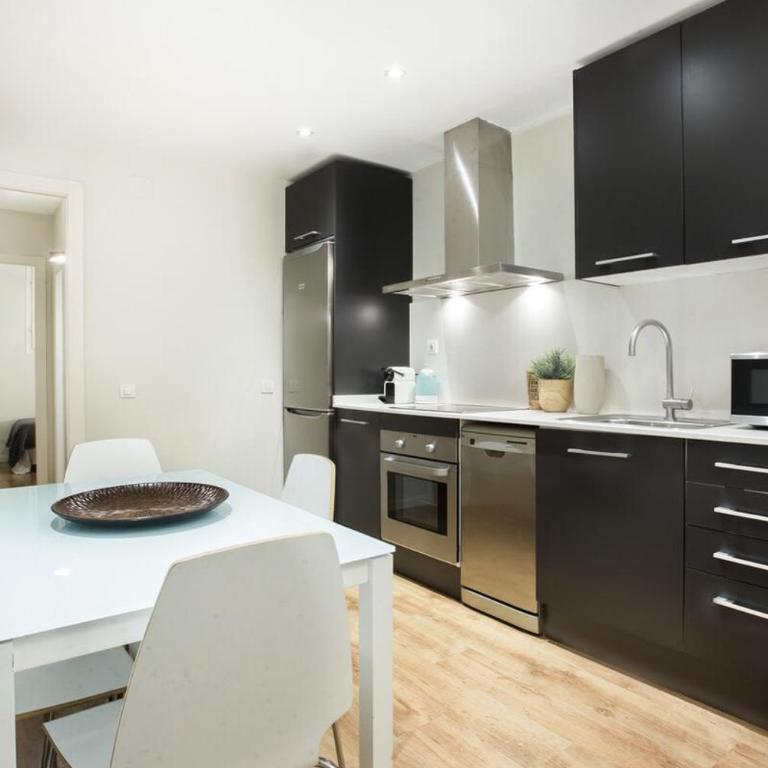The Collection Barcelona - Bright and modern 2bedroom in Las Ramblas 2 1A - Apartamento - 2