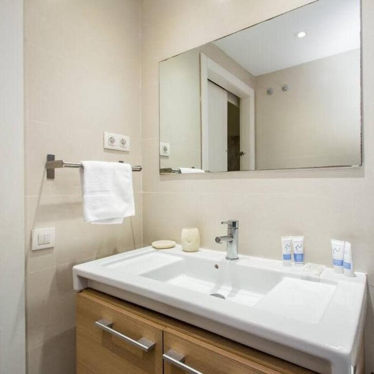 The Collection Barcelona - Bright and modern 4bedroom with terrace in Las Ramblas P2 - Apartment - 22