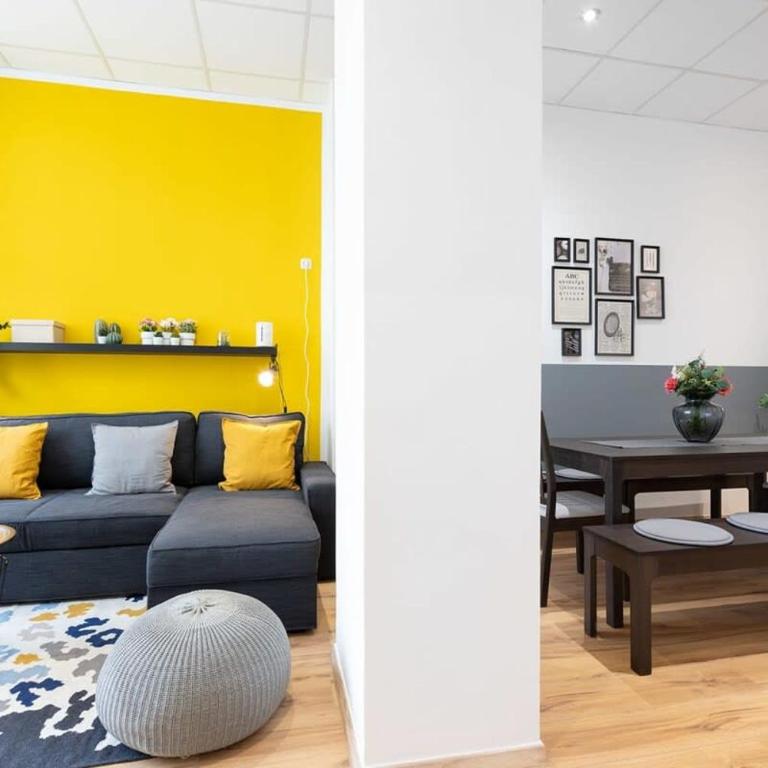 Big Central Apartment near Rotkreuzplatz with 3 BR for 12 PAX - Apartment - 2