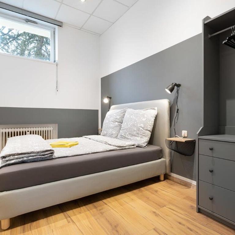 Big Central Apartment near Rotkreuzplatz with 3 BR for 12 PAX - Apartment - 13