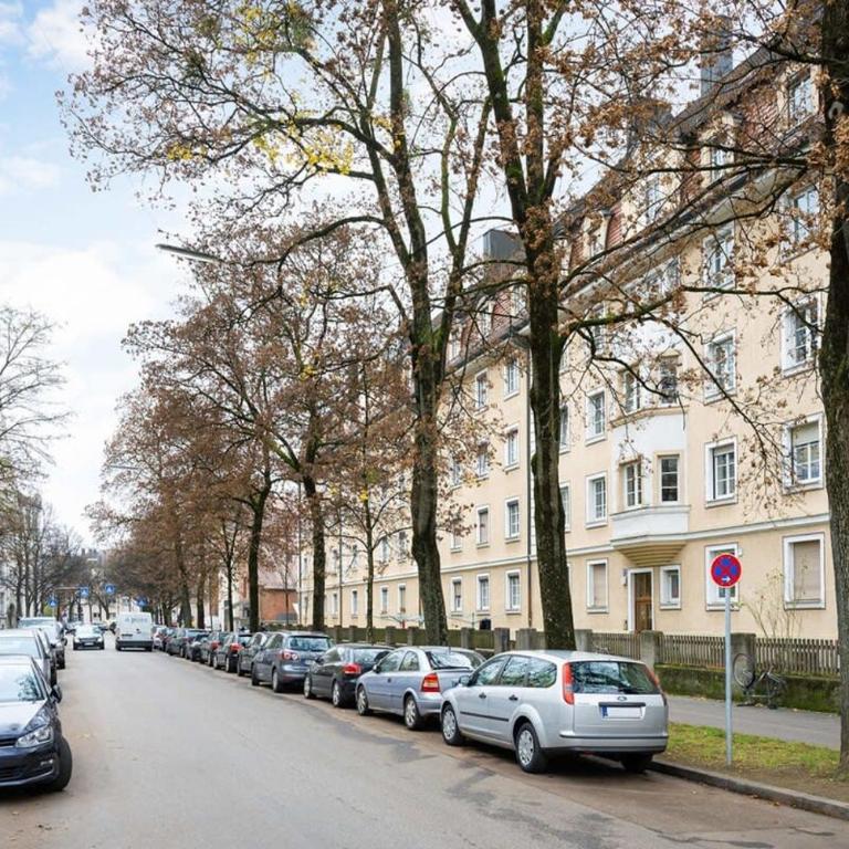 Big Central Apartment near Rotkreuzplatz with 3 BR for 12 PAX - Apartment - 25