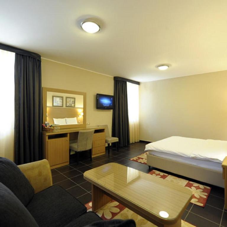 Hotel 1000 Ruza - Junior Room - 4