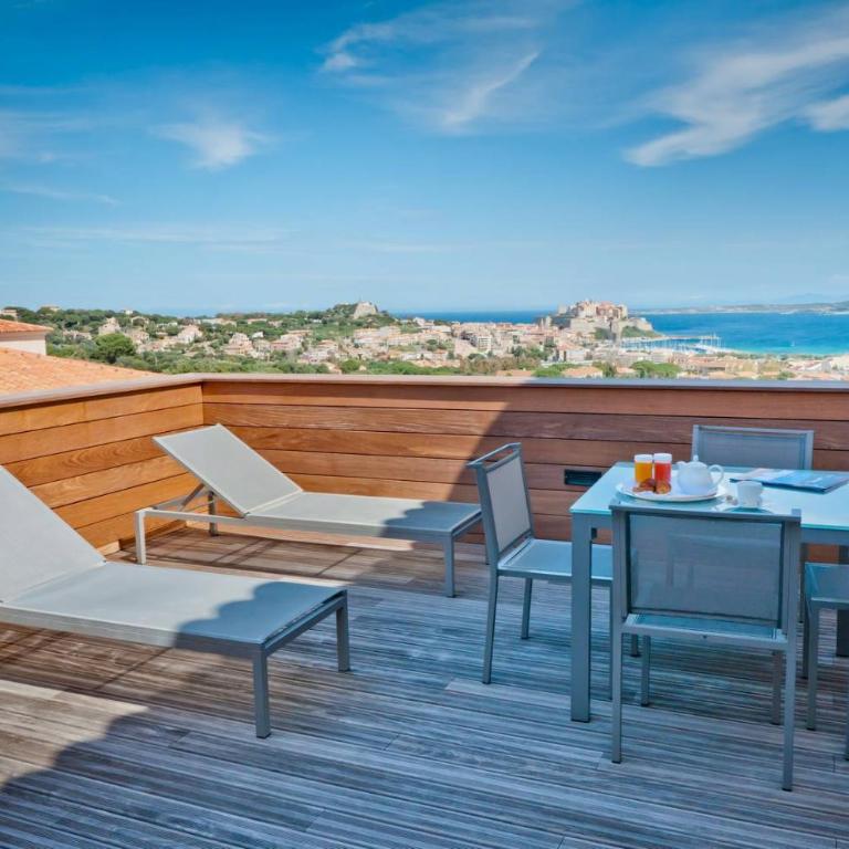 La Villa Calvi - Suite 2 Chambres avec 2 Salles de Bains - Vue sur Mer - 3