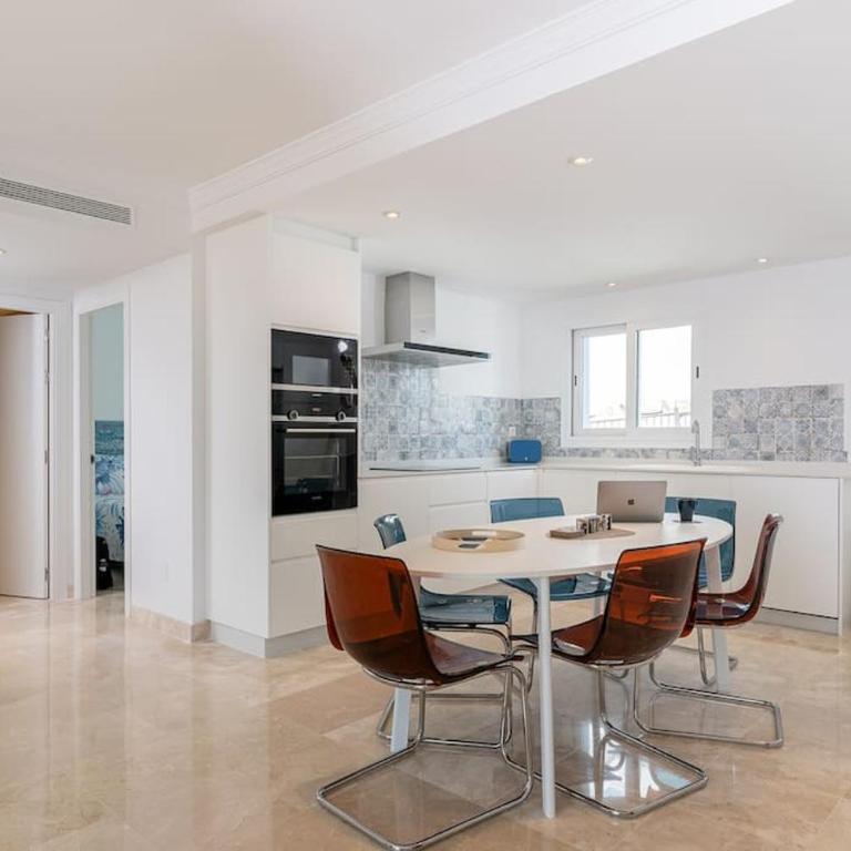 Deluxe 2 bed Apartment - Two-Bedroom Apartment - 8