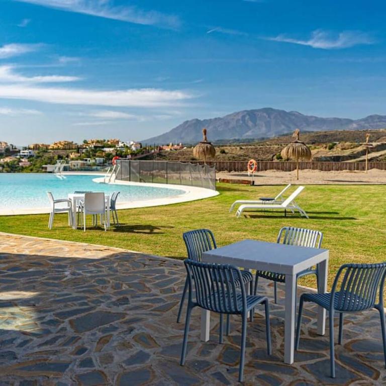 Deluxe 2 bed Apartment - Two-Bedroom Apartment - 10