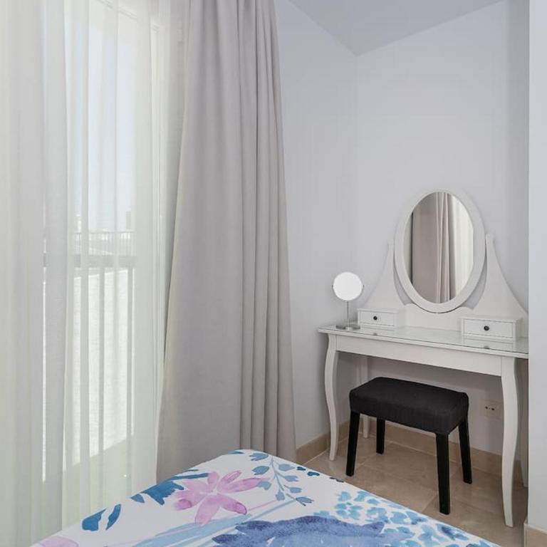 Deluxe 2 bed Apartment - Two-Bedroom Apartment - 31