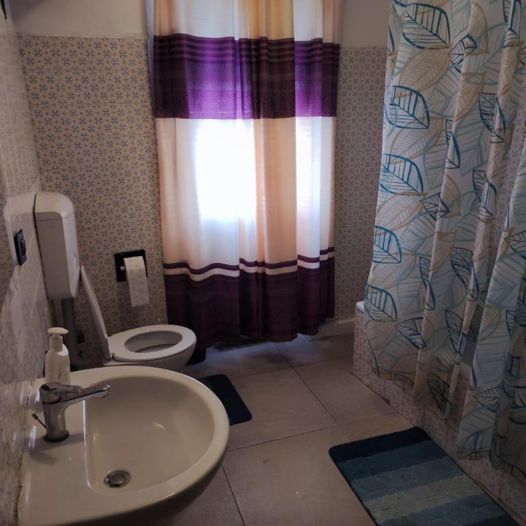 BB Stay Station - Camera Matrimoniale con Bagno in Comune - 4