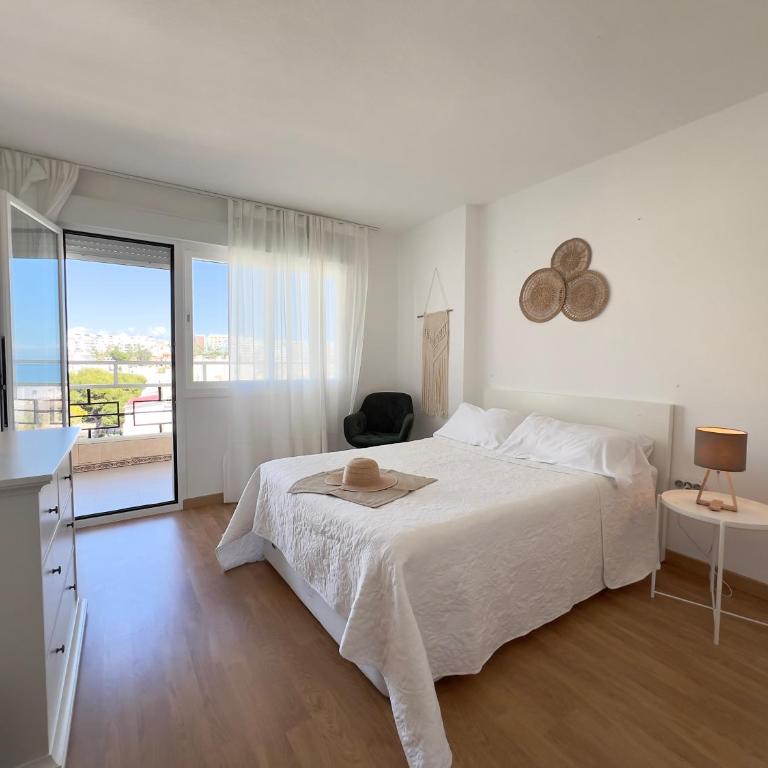 En Carihuela con vistas y plaza de garaje, Nucleo Cristal - Apartamento de 3 dormitorios - 15