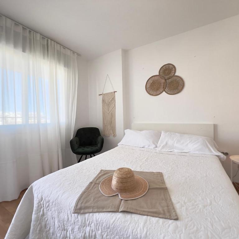 En Carihuela con vistas y plaza de garaje, Nucleo Cristal - Apartamento de 3 dormitorios - 12