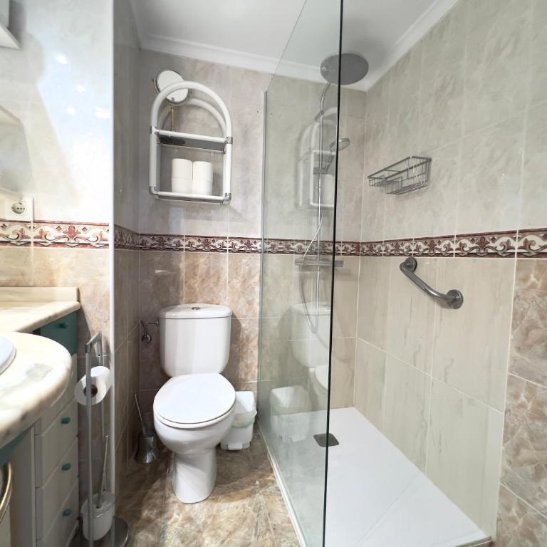 En Carihuela con vistas y plaza de garaje, Nucleo Cristal - Apartamento de 3 dormitorios - 13