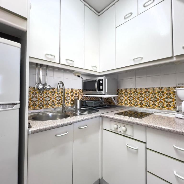 En Carihuela con vistas y plaza de garaje, Nucleo Cristal - Apartamento de 3 dormitorios - 9
