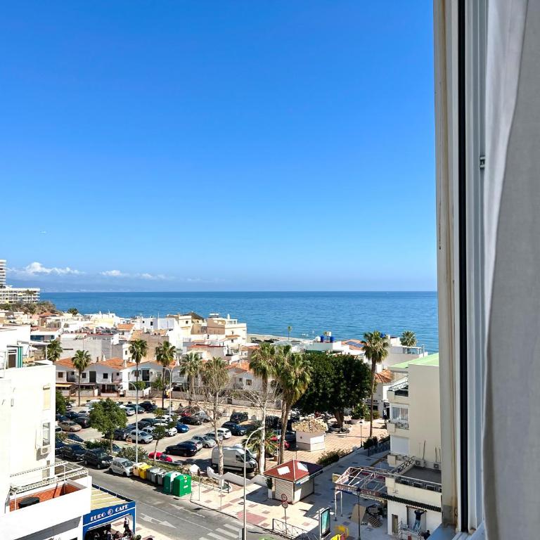 En Carihuela con vistas y plaza de garaje, Nucleo Cristal - Apartamento de 3 dormitorios - 2