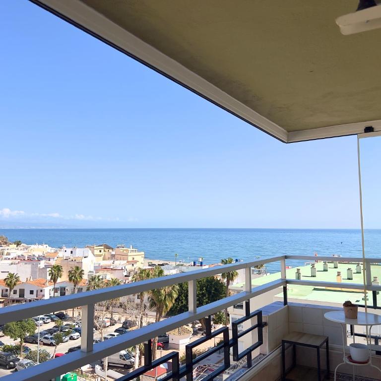 En Carihuela con vistas y plaza de garaje, Nucleo Cristal - Apartamento de 3 dormitorios - 1