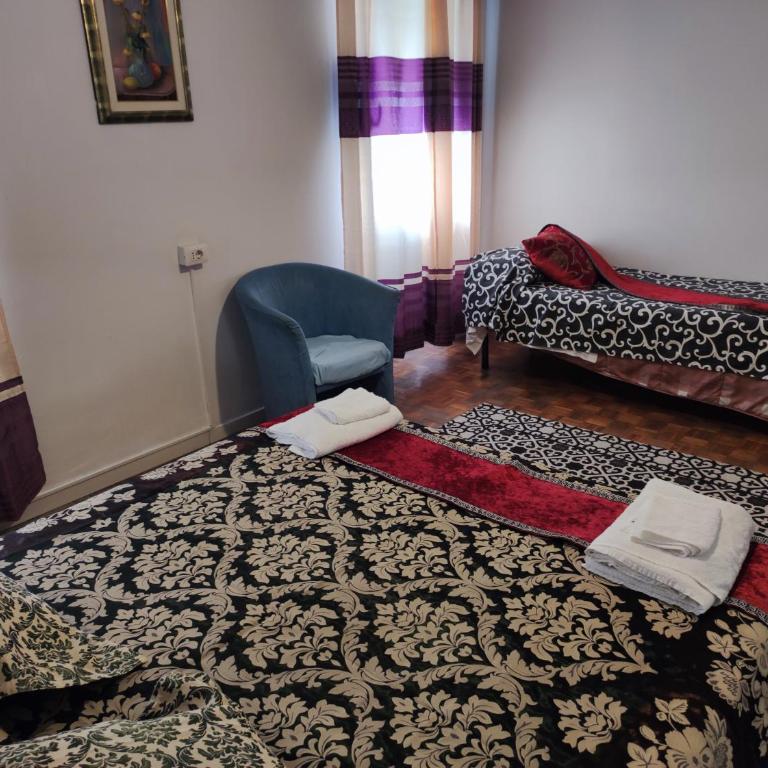 BB Stay Station - Camera Tripla con Bagno in Comune - 9